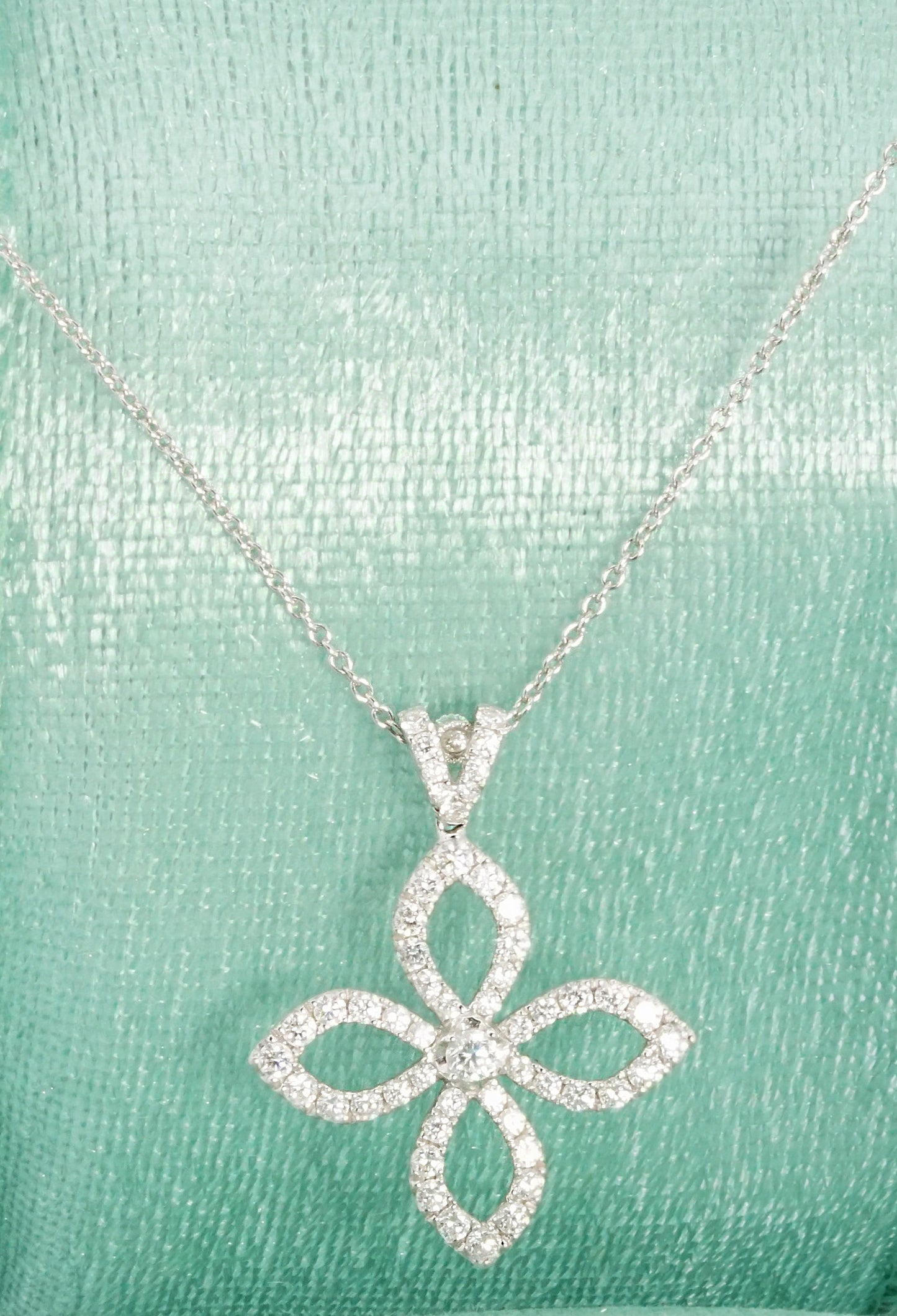 Mera Diamond Clover