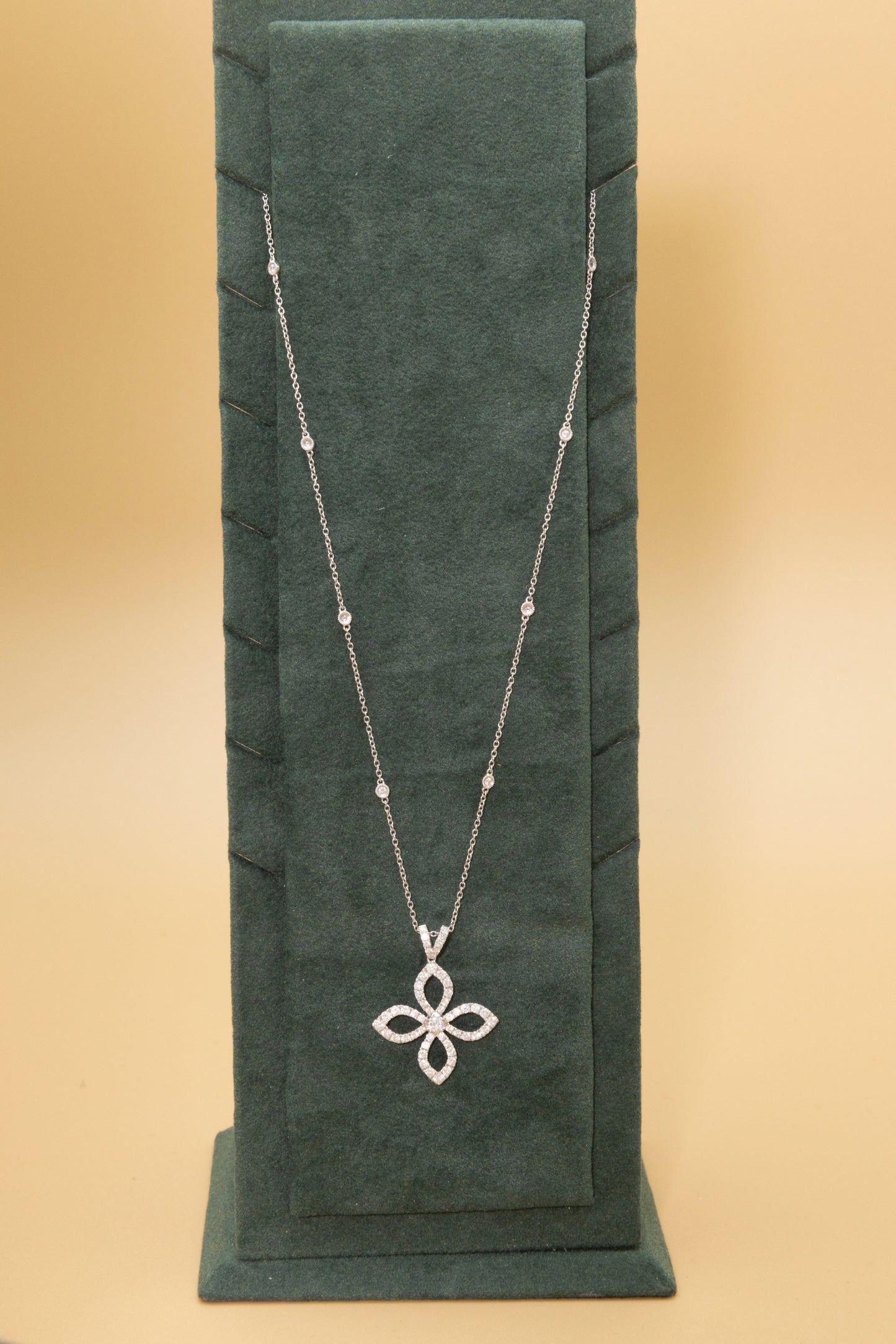 Mera Diamond Clover