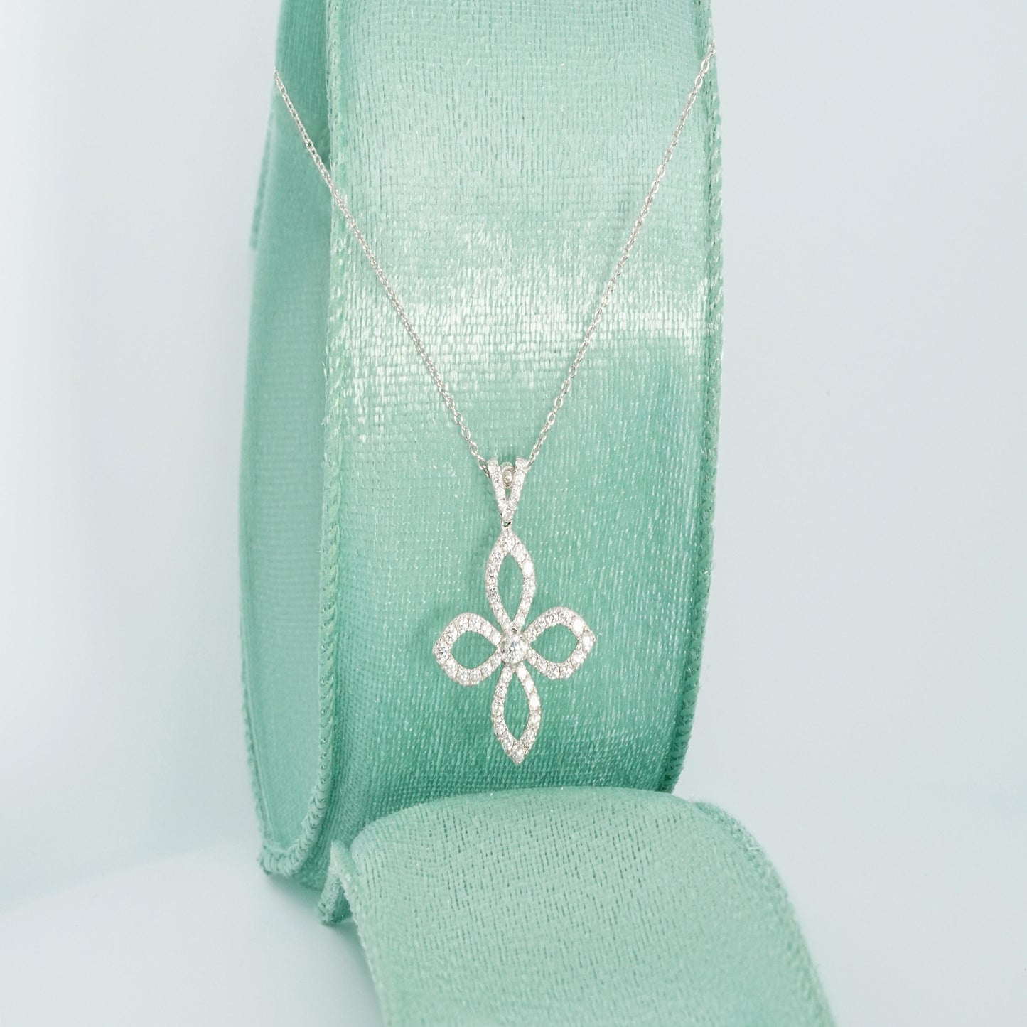 Mera Diamond Clover