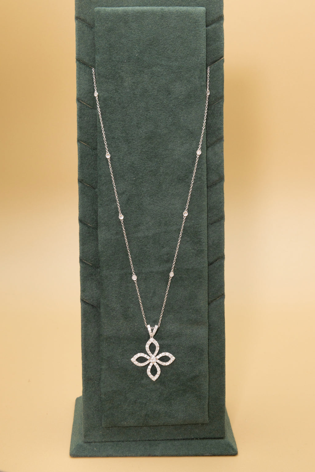 Mera Diamond Clover